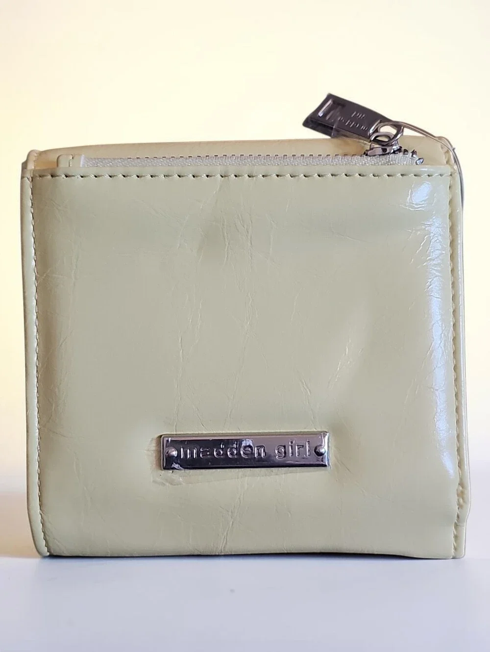 Madden Girl Nwt  Cream Mini Wallet with Silver Turn-Lock